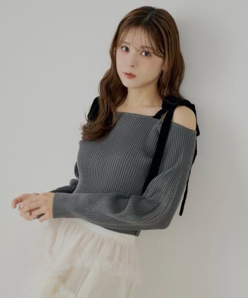 Chico(チコ) 肩リボンオフショルリブニット