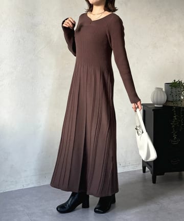 Thevon.(ゼヴォン) ドレープネックリブ切替ニットワンピース