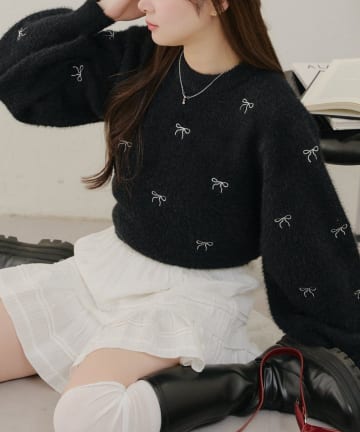 NICE CLAUP / OLIVE des OLIVE OUTLET(ナイスクラップ  / オリーブ デ オリーブ アウトレット) 【RMAF】リボン刺しゅうフェザーニット