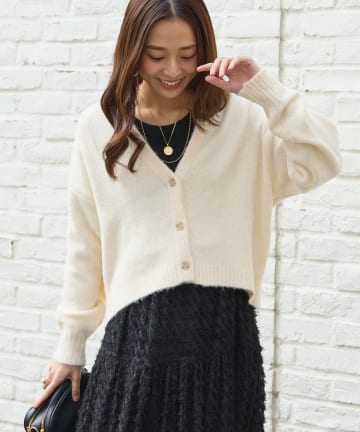 un dix cors(アンディコール) 《ふんわり肌触り》FOXタッチVネックカーデ