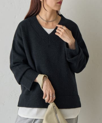 COLONY 2139(コロニー トゥーワンスリーナイン) ゆるふわVネックニット