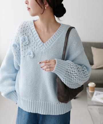 DISCOAT(ディスコート) フラワーモチーフ付きプルオーバー