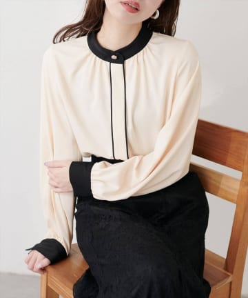 natural couture(ナチュラルクチュール) 【WEB限定】バイカラーデザイン釦ブラウス
