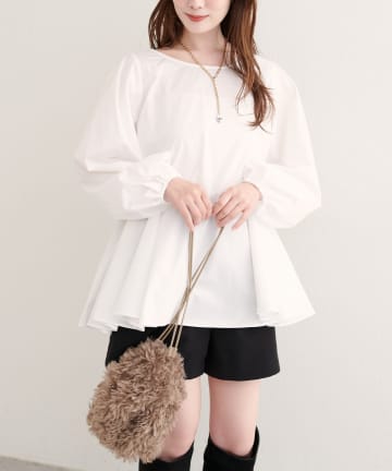 natural couture(ナチュラルクチュール) フレアヘムブラウス