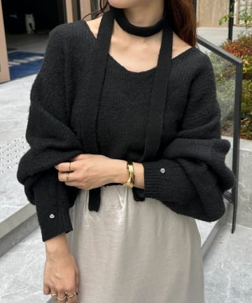 Thevon.(ゼヴォン) チョーカー付きVネックニット