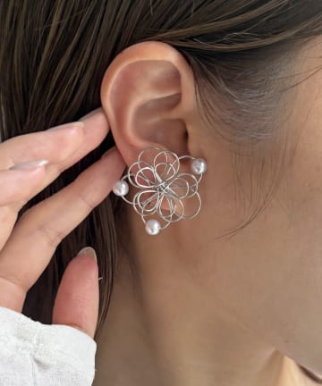 Lattice(ラティス) 華奢ラインフラワーイヤリング