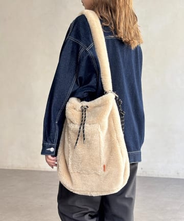CPCM(シーピーシーエム) チャーム付きファー巾着トート