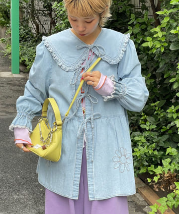 CIAOPANIC(チャオパニック) 【HELLO.SANFRANCISCO/ハローサンフランシスコ】衿付きマーガレット刺繍デニムブラウス