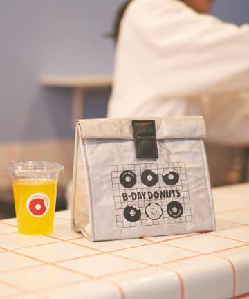 BIRTHDAY BAR(バースデイバー) B-DAY DONUTS　タイベック保冷ランチバッグ