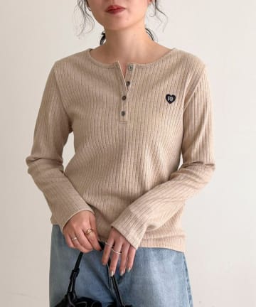 FREDY & GLOSTER(フレディ アンド グロスター) ハート刺繍ヘンリーリブプルオーバー