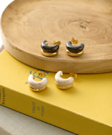 Jena　espace merveilleux(ジェナ　エスパスメルヴェイユ) ストーンダブルラインピアス