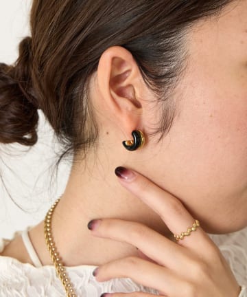 Jena　espace merveilleux(ジェナ　エスパスメルヴェイユ) ストーンダブルラインピアス