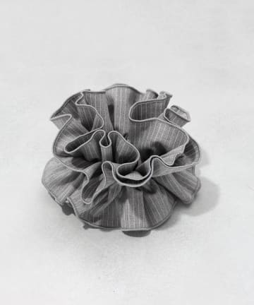 3COINS(スリーコインズ) ストライプフリルシュシュ