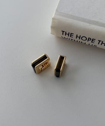 CAPRICIEUX LE'MAGE(カプリシュレマージュ) 〈GOLDY/ゴールディ〉スクエアワンタッチピアス