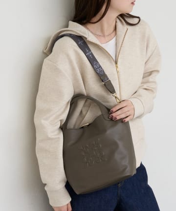 russet(ラシット) 《WEB限定》エンボスモノグラム2WAYタウントートバッグ