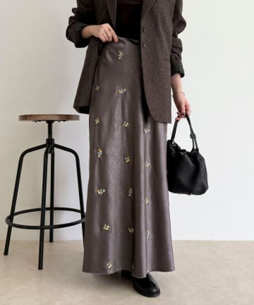 FREDY & GLOSTER(フレディ アンド グロスター) サテンフラワー刺繍スカート