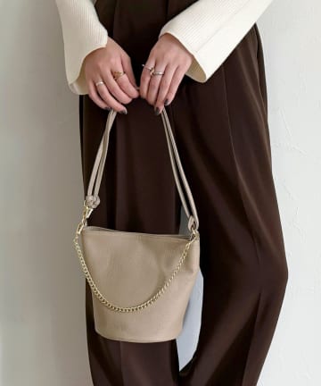 FREDY & GLOSTER(フレディ アンド グロスター) AULENTTI　シボレザーバケツチェーン&ショルダー