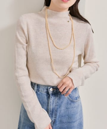 mystic(ミスティック) プレート付きハイネックニット