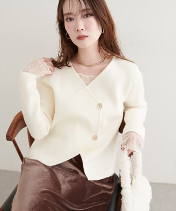 natural couture(ナチュラルクチュール) 【WEB限定】ゴールド釦Vネックプルオーバー