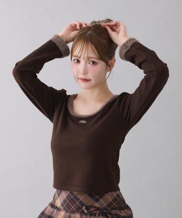 one after another NICE CLAUP(ワンアフターアナザー ナイスクラップ) フェザーシュシュ付きトップス