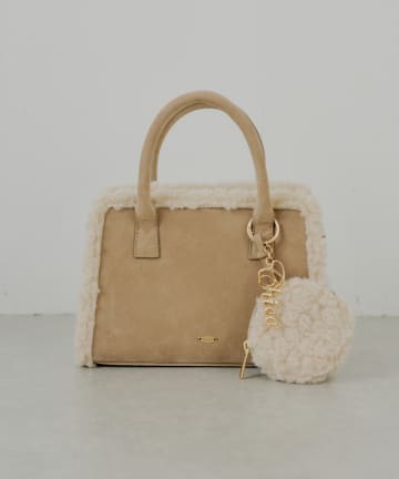 Chico(チコ) ロゴチャーム付きスエードムートンバッグ