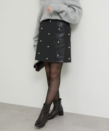 La boutique BonBon(ラブティックボンボン) 【sanaセレクト】パール合皮ミニスカート