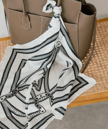 RIVE DROITE(リヴドロワ) 予約【スタイリングのアクセントに】チェーン柄スカーフ