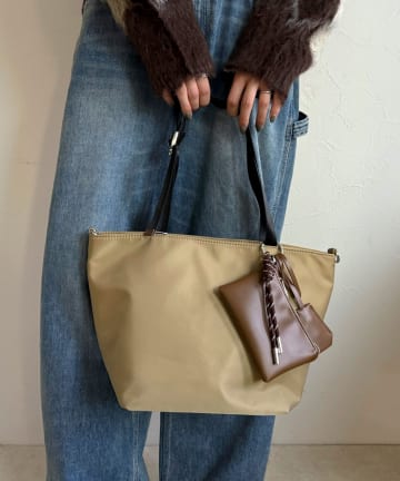 FREDY & GLOSTER(フレディ アンド グロスター) ポーチチャーム付ナイロントート