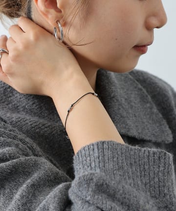 COLONY 2139(コロニー トゥーワンスリーナイン) メタリックパールコードブレス