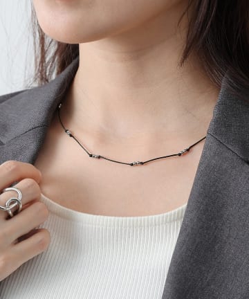 COLONY 2139(コロニー トゥーワンスリーナイン) メタリックパールコードネックレス