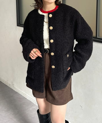 Thevon.(ゼヴォン) GOLDボタンノーカラーボアジャケット