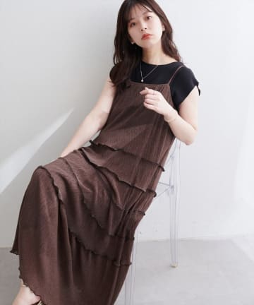 NICE CLAUP / OLIVE des OLIVE OUTLET(ナイスクラップ  / オリーブ デ オリーブ アウトレット) 【natural couture】プリーツメローキャミワンピース