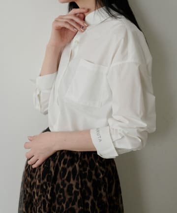 NICE CLAUP / OLIVE des OLIVE OUTLET(ナイスクラップ  / オリーブ デ オリーブ アウトレット) 【LARUTA】ちびロゴ刺しゅうベーシックシャツ