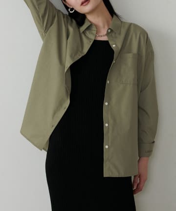 NICE CLAUP / OLIVE des OLIVE OUTLET(ナイスクラップ  / オリーブ デ オリーブ アウトレット) 【LARUTA】ちびロゴ刺しゅうベーシックシャツ