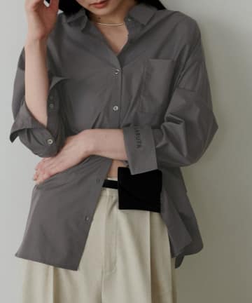 NICE CLAUP / OLIVE des OLIVE OUTLET(ナイスクラップ  / オリーブ デ オリーブ アウトレット) 【LARUTA】ちびロゴ刺しゅうベーシックシャツ