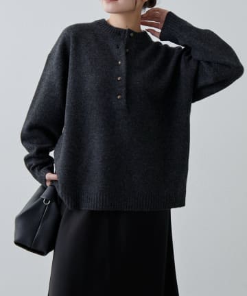 Lui's(ルイス) ウォッシャブルウールフロントボタンニット