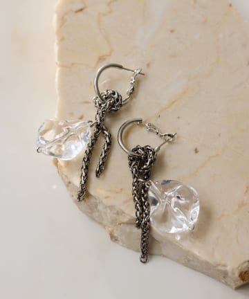 ear PAPILLONNER(イア パピヨネ) チェーン×クリア樹脂ピアス