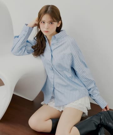 Chico(チコ) 【11/13(木)0:00販売開始】ブローチ付きストライプルーズシャツ