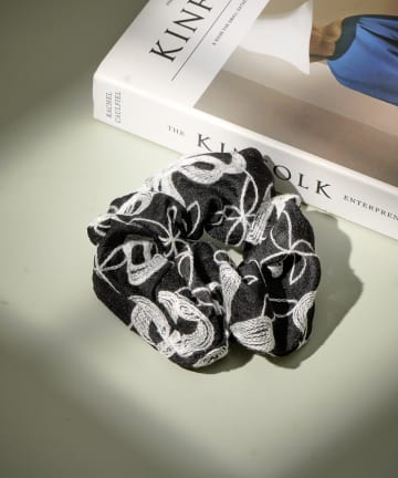 Lattice(ラティス) 刺繍シュシュ