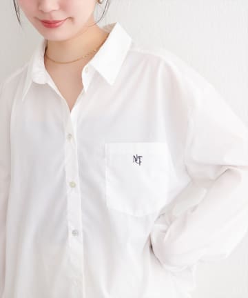 natural couture(ナチュラルクチュール) ポケット刺繍入りゆるシャツ
