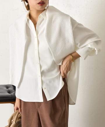 Jena　espace merveilleux(ジェナ　エスパスメルヴェイユ) 【春まで着れる】バックダブルタックシャツ