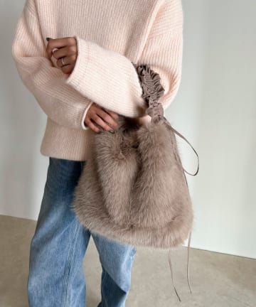 FREDY & GLOSTER(フレディ アンド グロスター) ギャザーハンドルエコファーショルダーバッグ