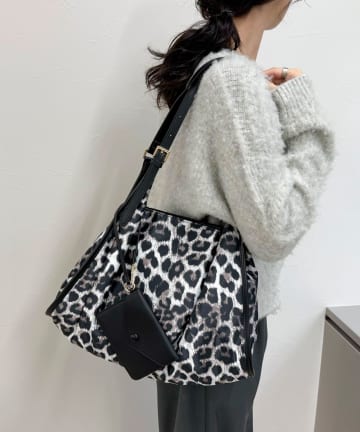 FREDY & GLOSTER(フレディ アンド グロスター) 撥水ベルトハンドルナイロンショルダーバッグ