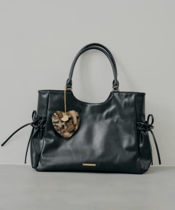 Chico(チコ) ハートファーチャーム付きトートバッグ