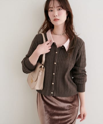 natural couture(ナチュラルクチュール) レイヤード風衿付きケーブルカーディガン