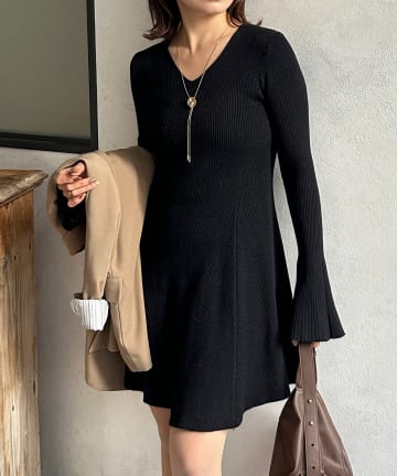 Thevon.(ゼヴォン) 袖フレアリブニットチュニックワンピース