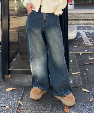 RAY CASSIN(レイカズン) スタッズ付ワイドデニム