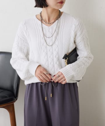 Jena　espace merveilleux(ジェナ　エスパスメルヴェイユ) ケーブルVネックニット