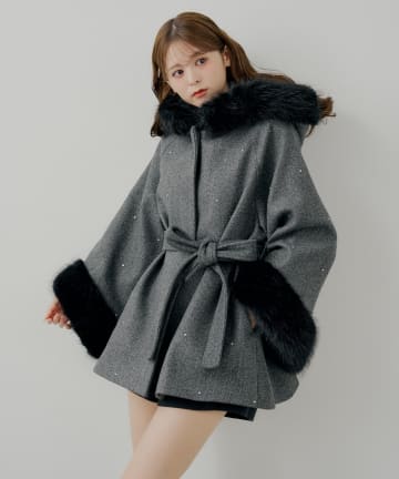 Chico(チコ) ビジュー付きファー襟ケープコート