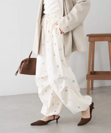 COLLAGE GALLARDAGALANTE(コラージュ ガリャルダガランテ) 小花柄パラシュートパンツ